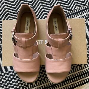 NWT Matt & Nat Lily Sandals Size 7